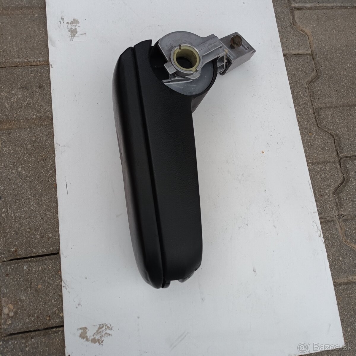 Predám kožennu laktovu opierku original VW - 6