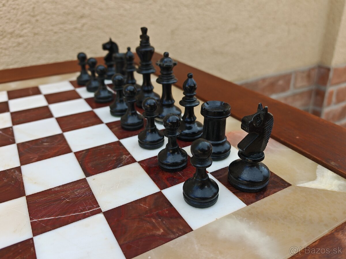 Šachový stolík s dreveným šachom - 6