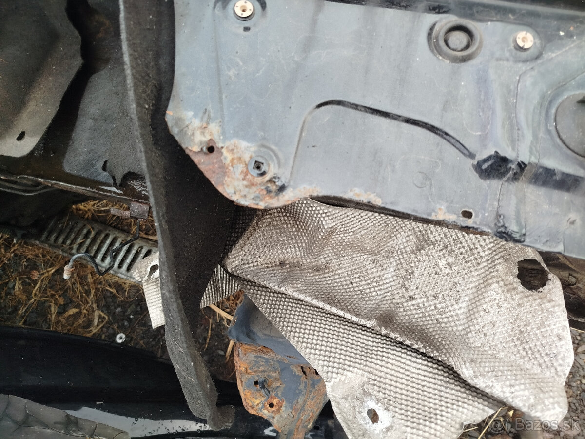 Audi A4 B8 kombi ľavý zadný blatník 100€ - 6