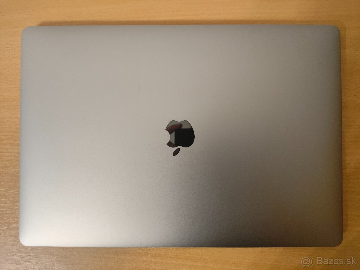 MacBook Pro 2017 15 | Core i7 • 16GB • SSD - 6