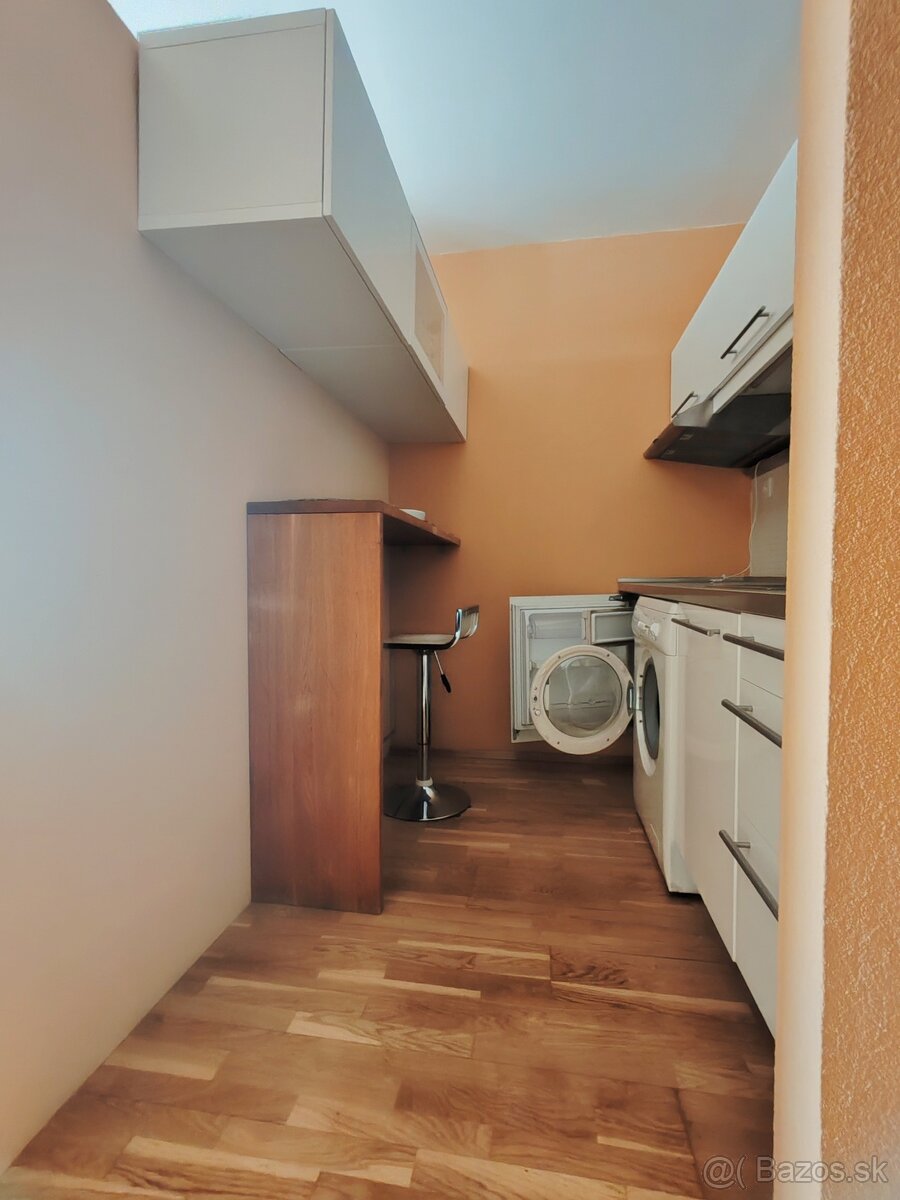 Topoľčany - garsónka s balkónom - 6