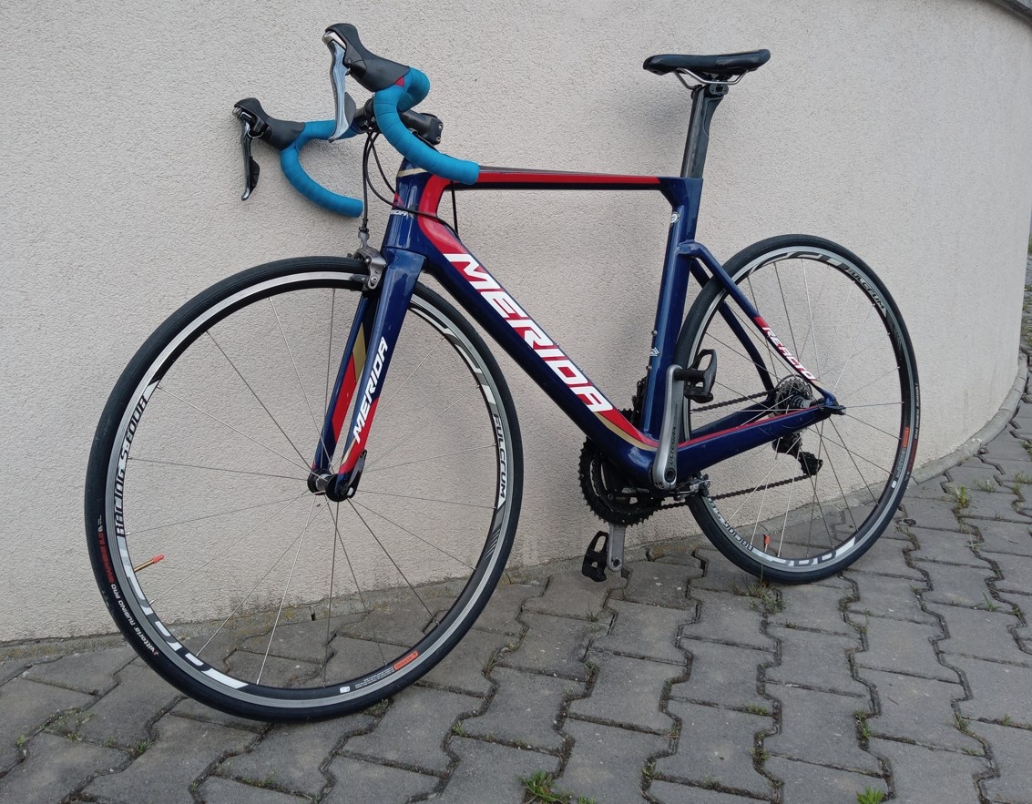 Predám aerokarbonový cestný bicykel MERIDA REACTO - 6
