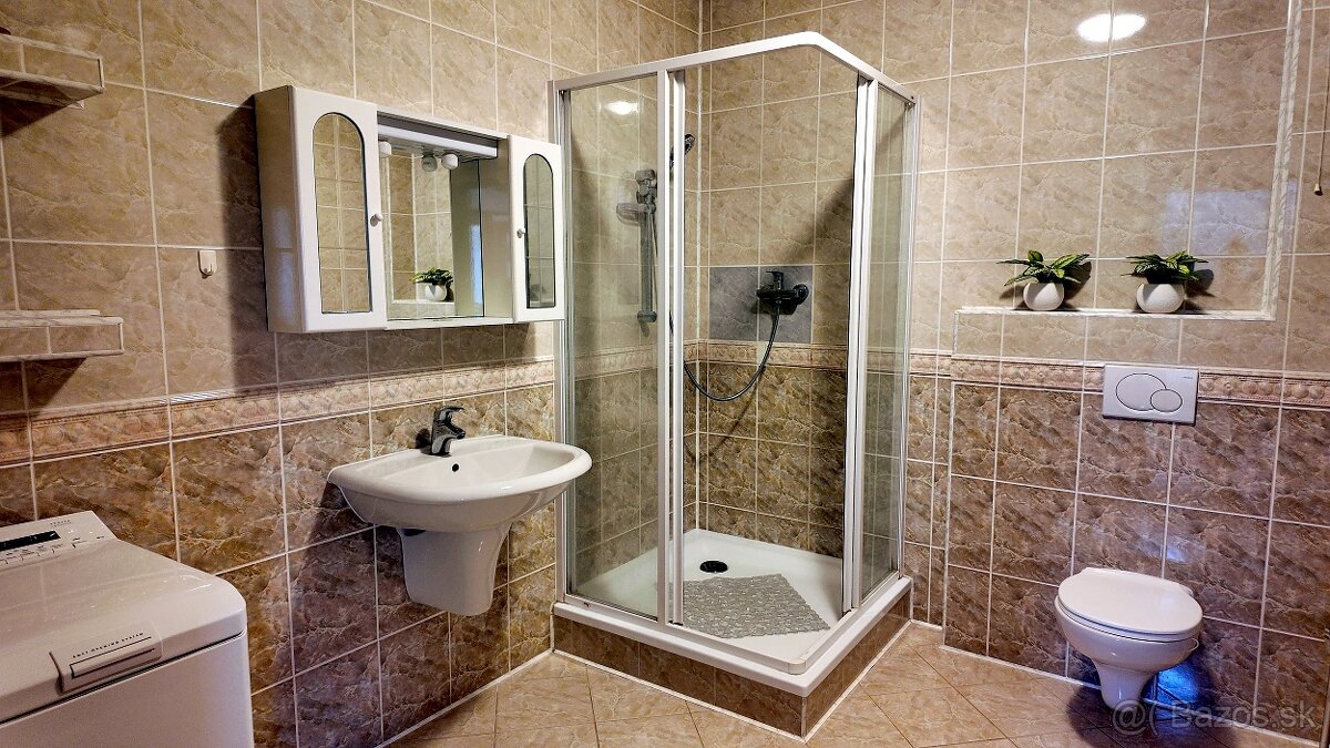 PREDAJ - 6 izbový rodinný dom - Lednice na Moravě - 6