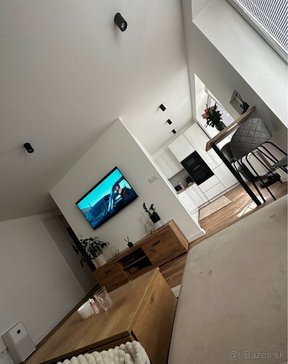 Prenájom 2 izbového bytu priamo na námestí v centre mesta - 6