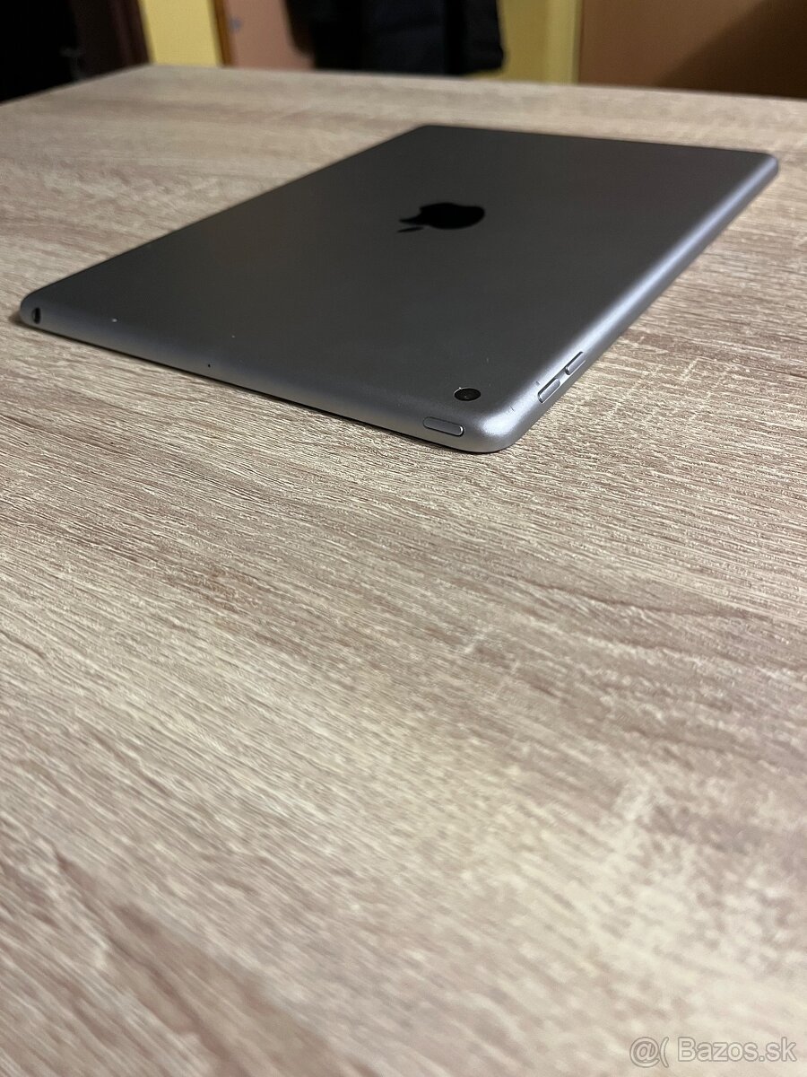 9.7” tablet iPad 5.generacia 128GB Space Gray TOP stav - 6