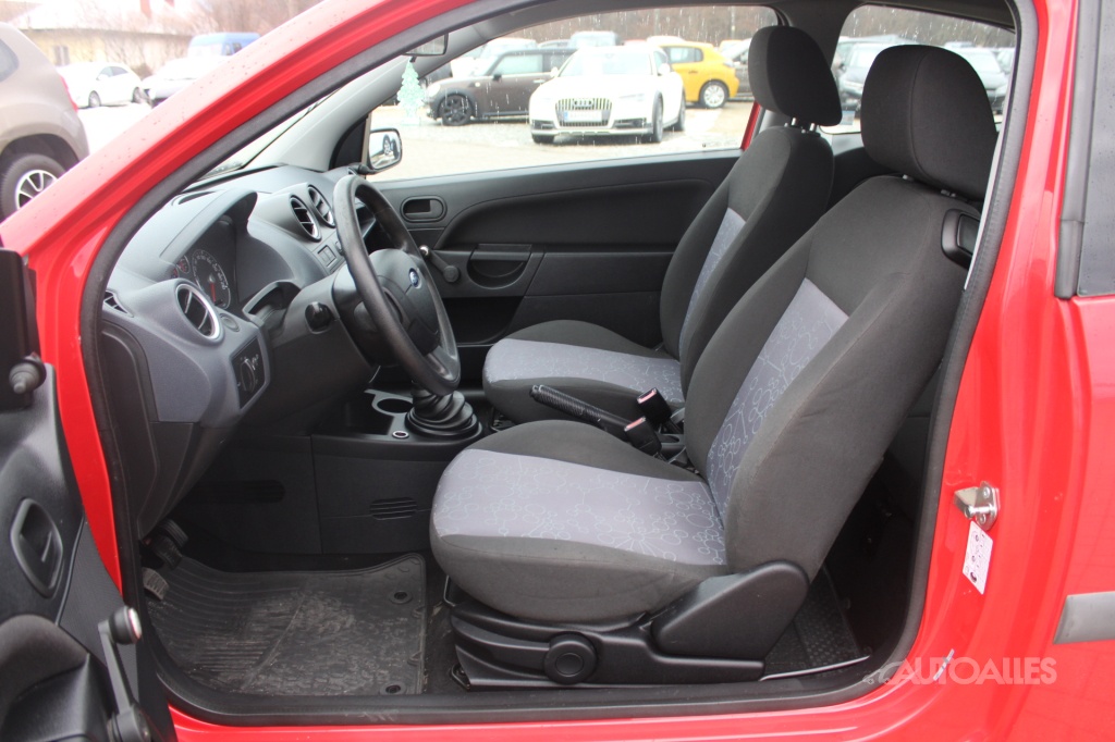 Ford Fiesta 1,3 i 51 kW - 6