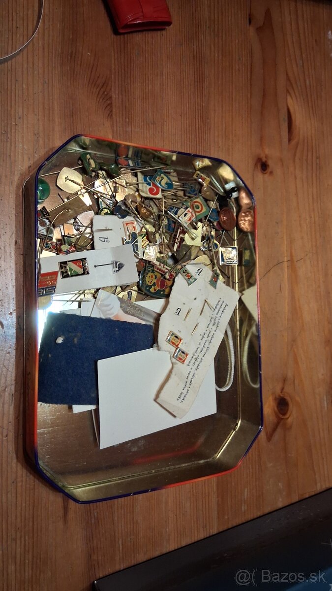 Staré kovové odznaky - 6