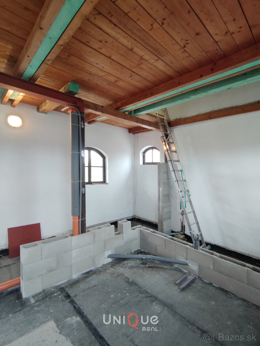 NA PREDAJ ROZOSTAVANÝ RODINNÝ DOM V ZLATNEJ NA OSTROVE - 6