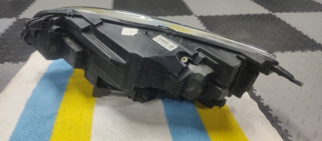 Ford Kuga III 3 MK3 DFK 2019 - 2024 - Prave predne svetlo - 6