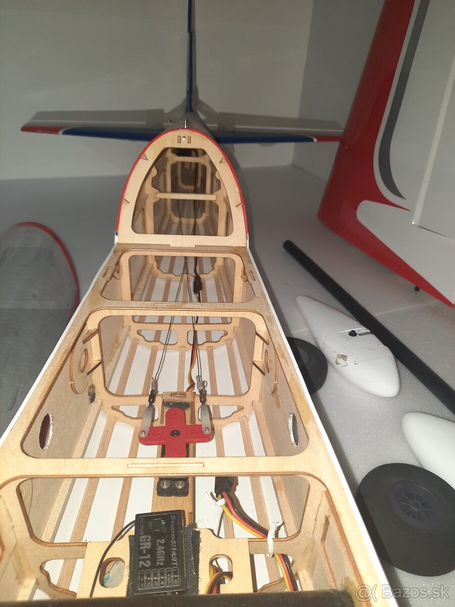 RC lietadlo extra 300 s motorom servami - 6