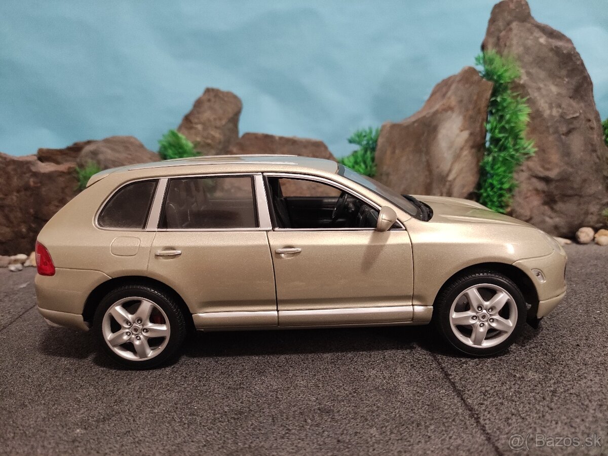 Prodám model 1:18 Porsche cayenne turbo - 6