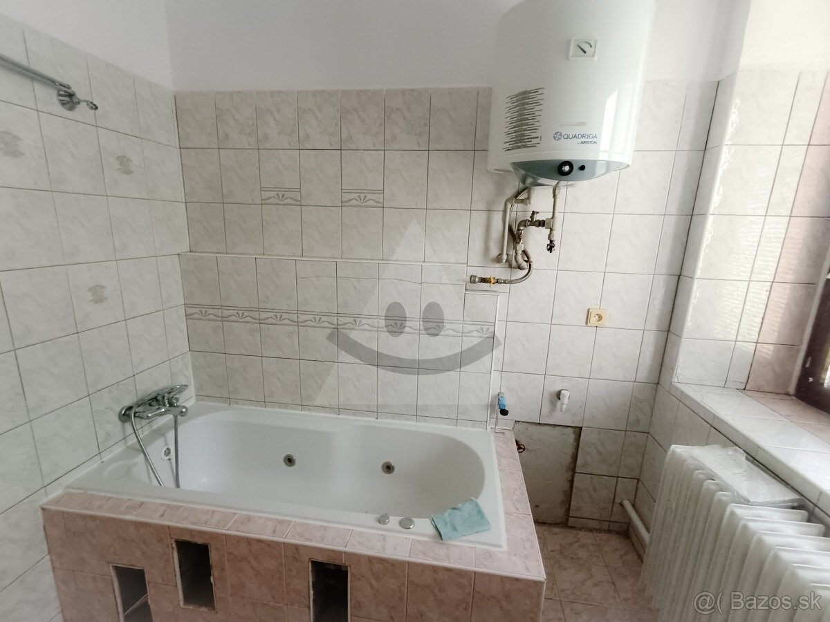 Na predaj 3 izbový rodinný dom v centre Komárna - 6