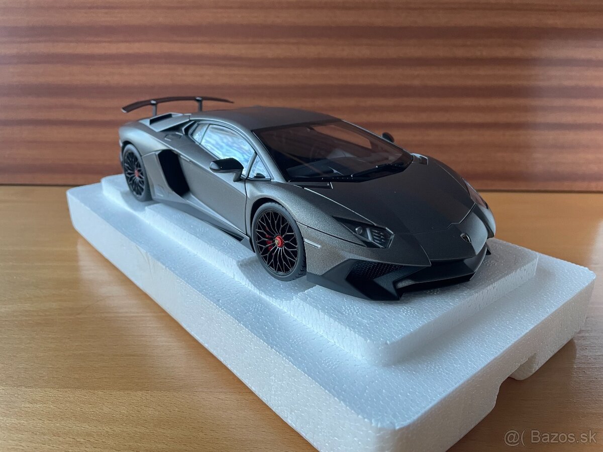 1:18 Autoart - Lamborghini Aventador SV - 6