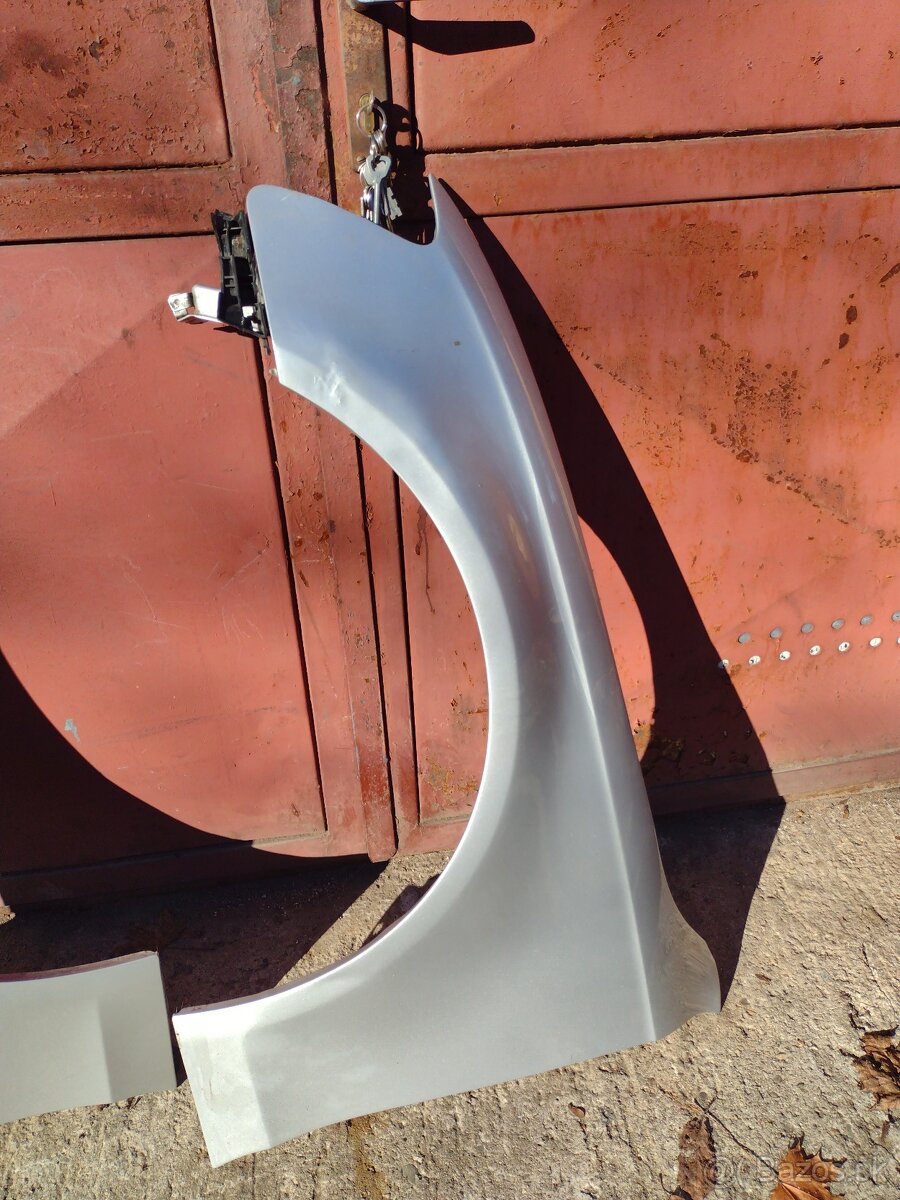 Audi A4 b8 přední blatníky barva LX7W - 6