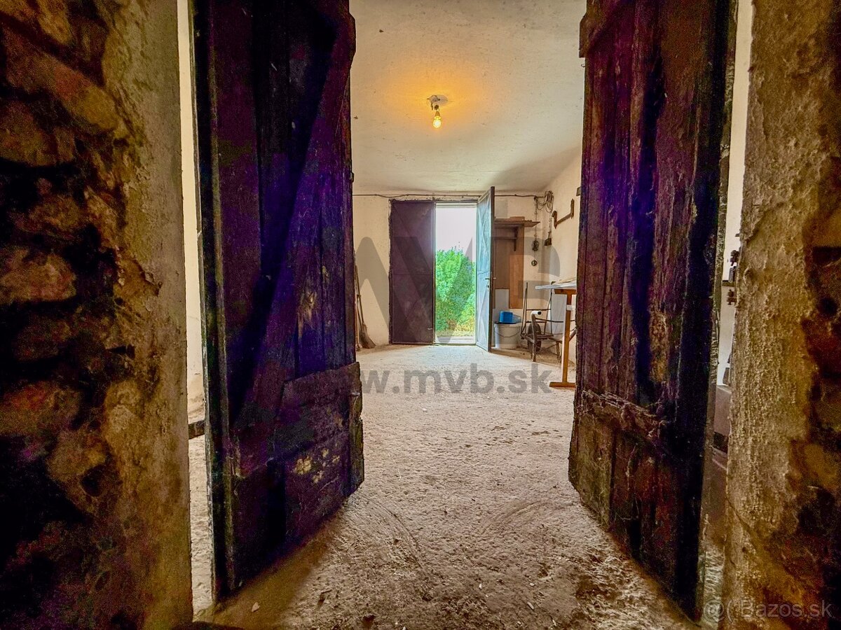 ŠTÝLOVÁ VÍNNA PIVNICA V OBĽÚBENEJ ČASTI - 6