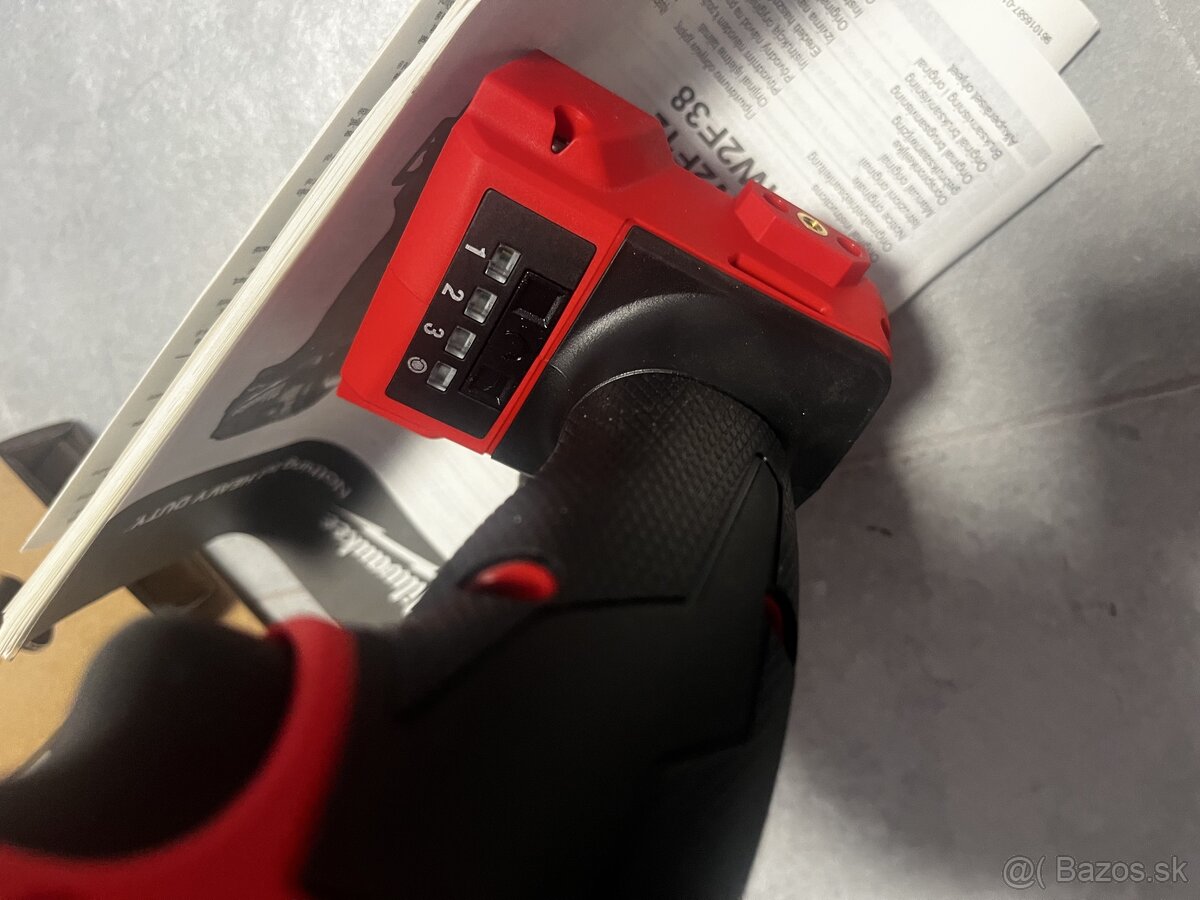 Milwaukee M18 FIW2F12-0 razovy uťahovak - 6