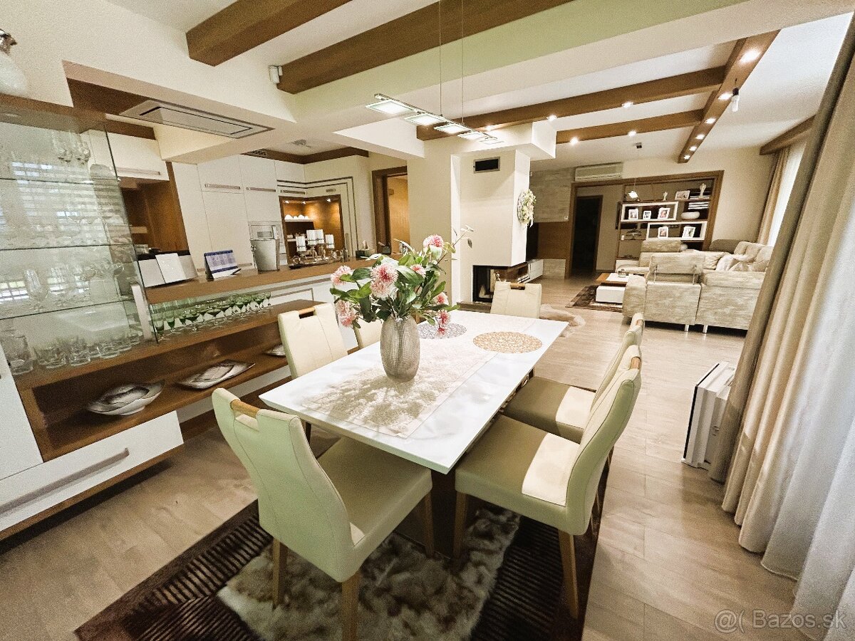 Kováčová – luxusná rodinná vila s pozemkom - 2150 m2 - 6