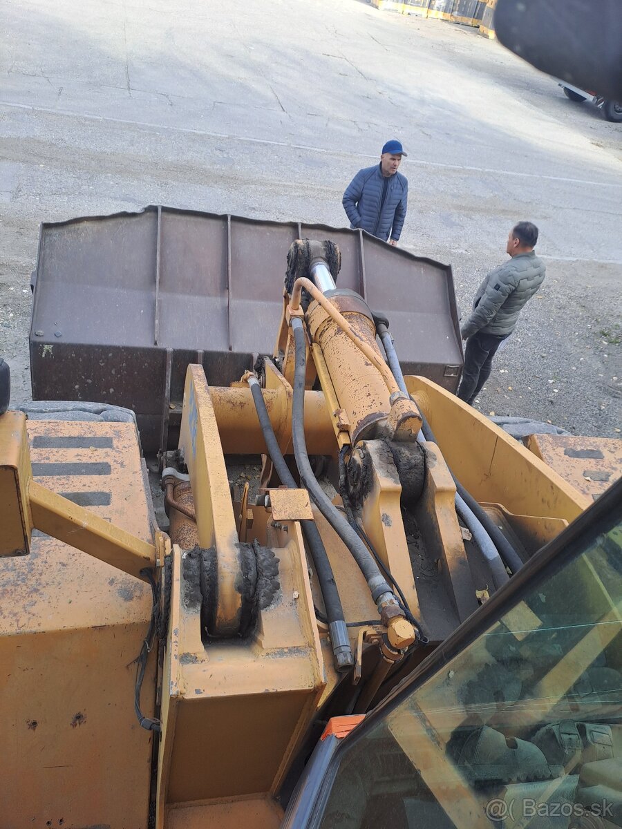 Kolesový nakladač CASE 821 - 6