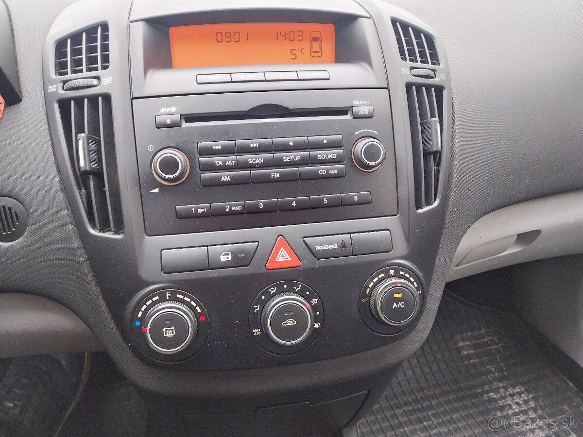 Predám KIA Ceed 1.4 16V CVVT, 77 kW Klíma nova stk ek - 6