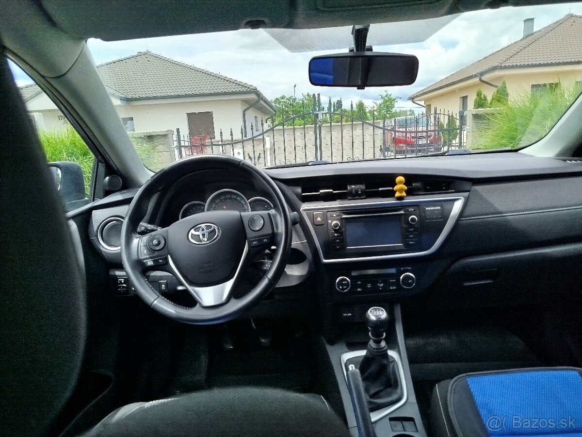 Predam Toyotu Auris - 6