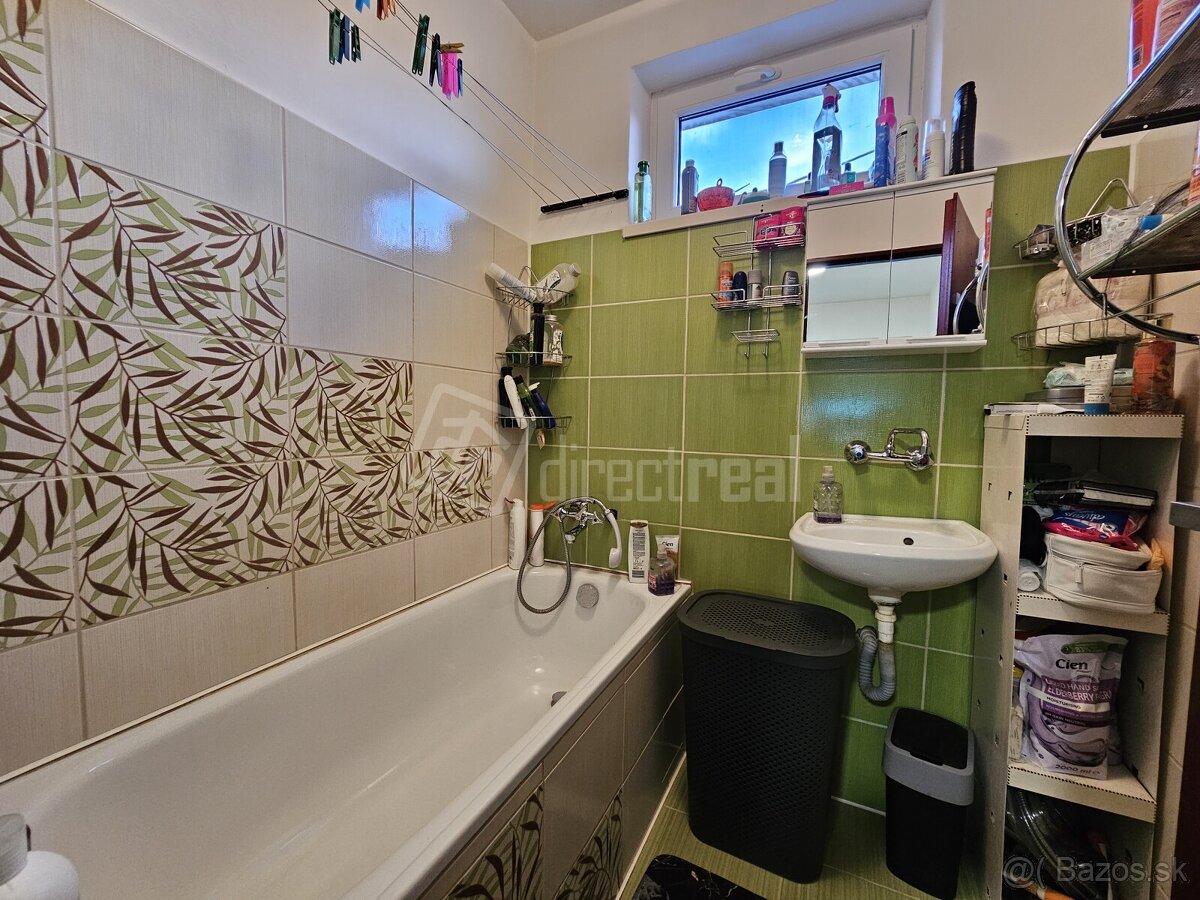 Dva rodinné domy v spoločnom dvore na pozemku 961 m2 - 6