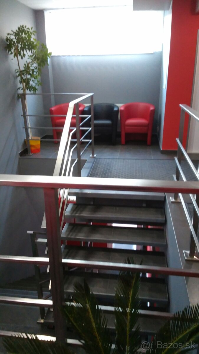 Dáme do prenájmu veľkú kanceláriu oproti urgentu v MI - 6