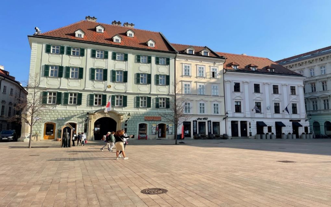 Reprezentatívny celok 3 kancelárií s vlastnou kuchynku v his - 6