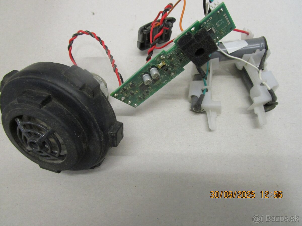 PREDAM MOTOR + BATERIE NA VYSAVAC ELECTROLUX ZA 15€ - 6