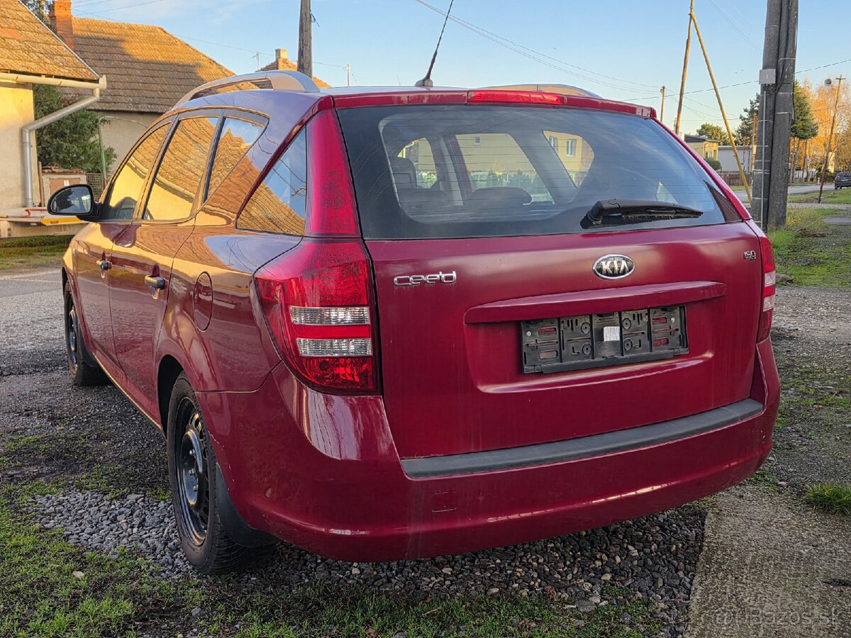 Kia Ceed SW 1.6 16V • Benzín • 85kw • Mod. 2010 - 6