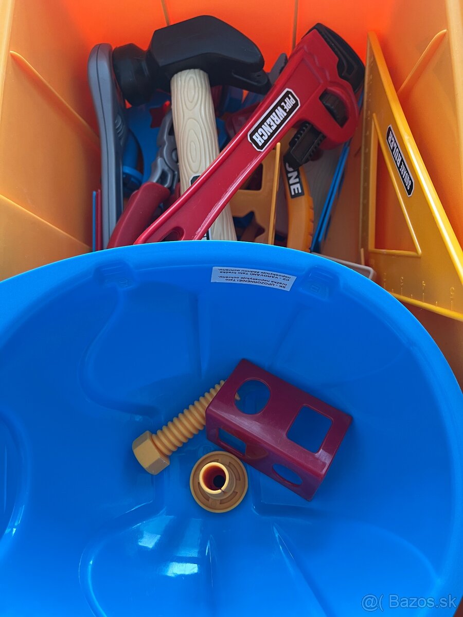 Kufrik s vrtackou a naradim - 6