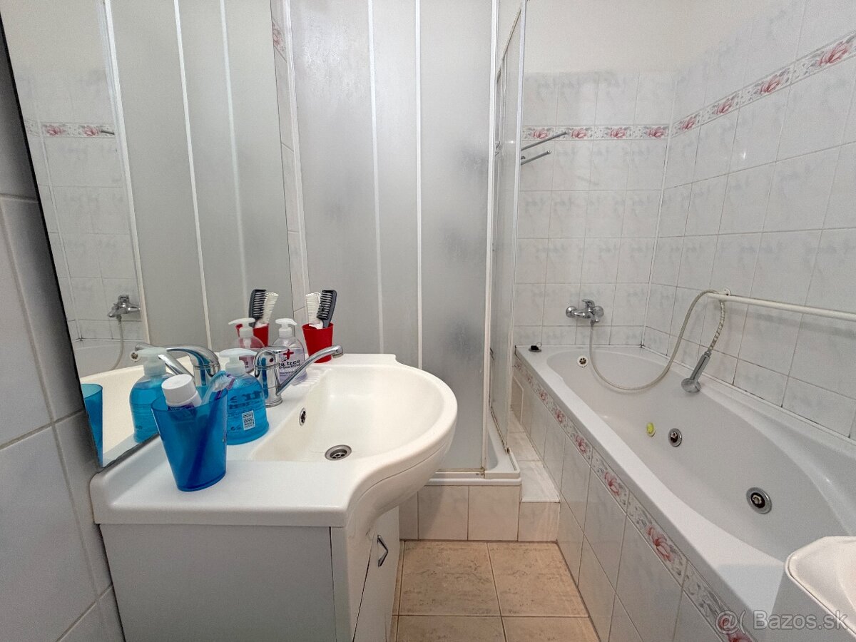 Výhodná cena - 3 izbový byt s balkónom - 6