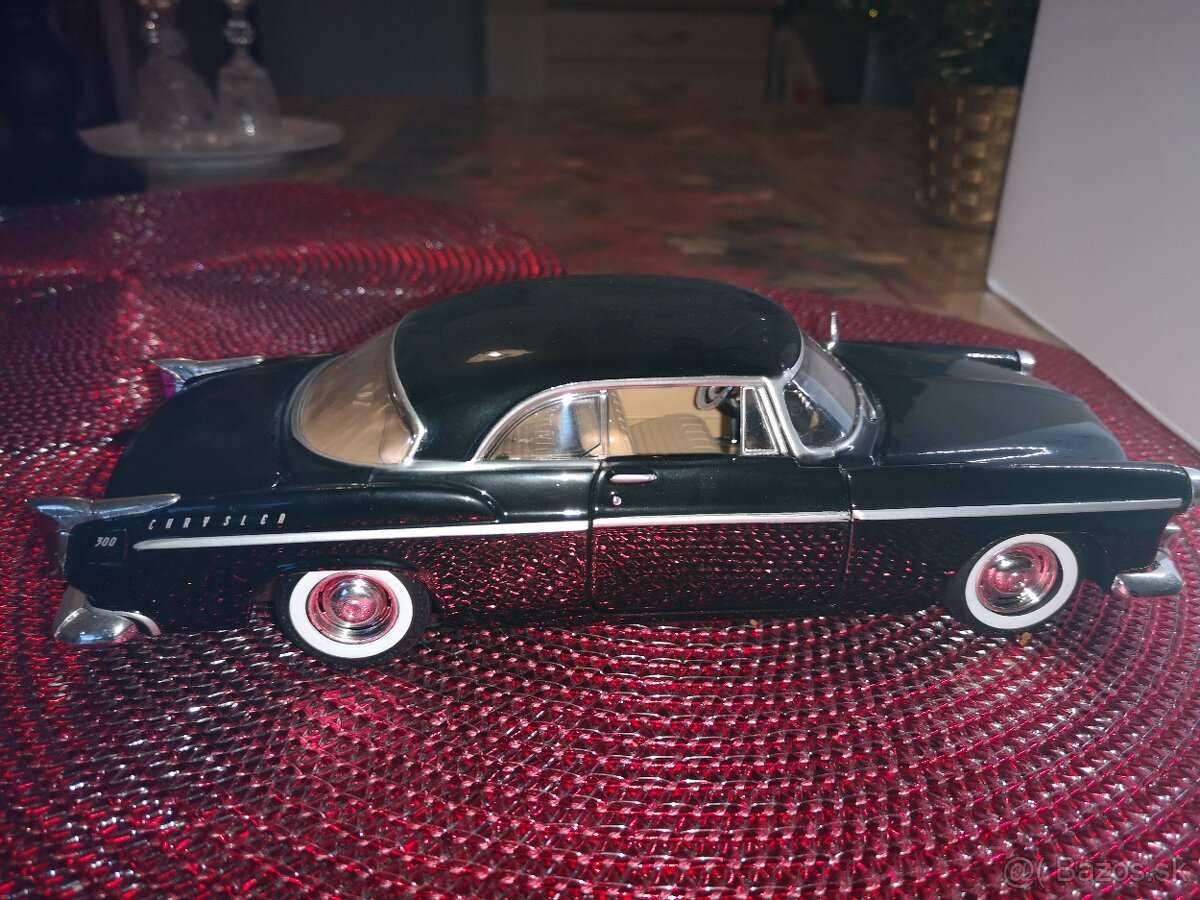 Predám zberateľský model Chrysler C 300, 1955 , 1:24 - 6