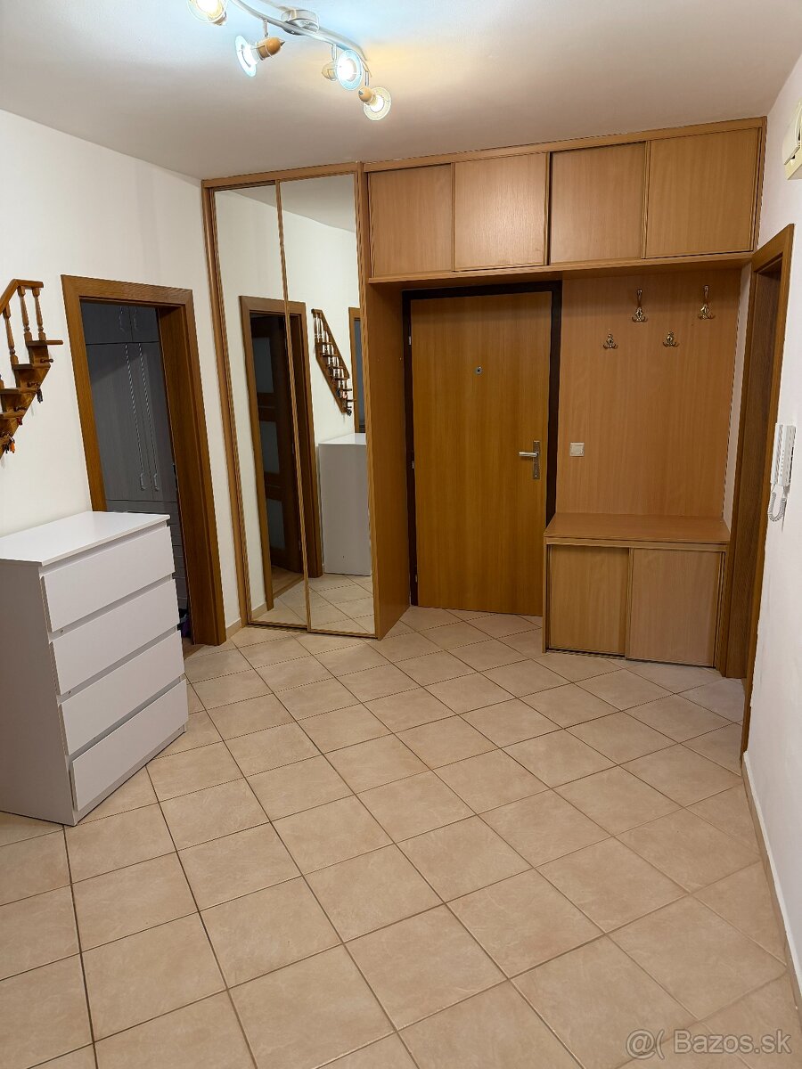 Prenájom 4- izbový byt - 6