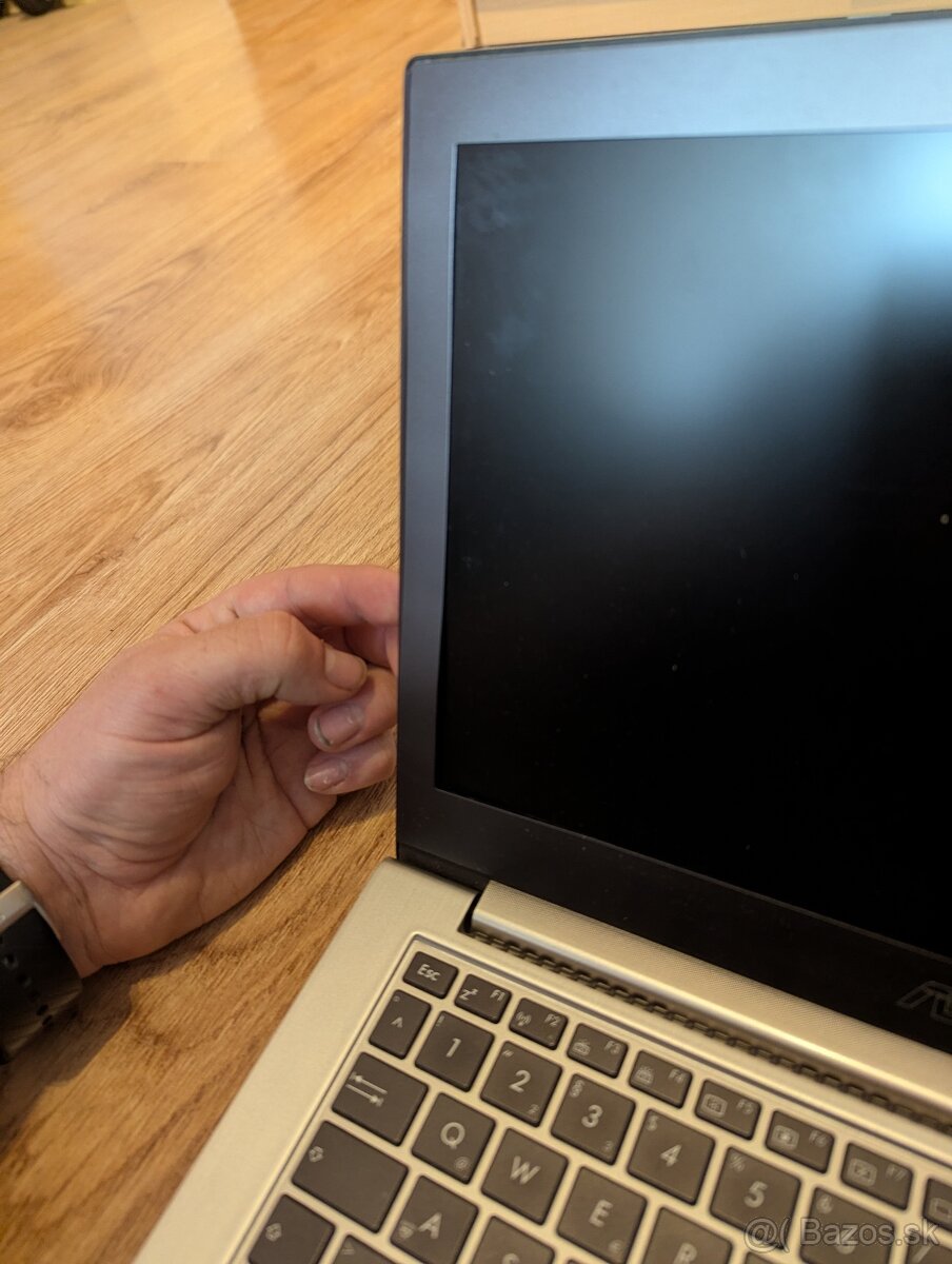 💻 ASUS Zenbook – i5 / 6GB RAM / 512GB SSD / NVIDIA - 6