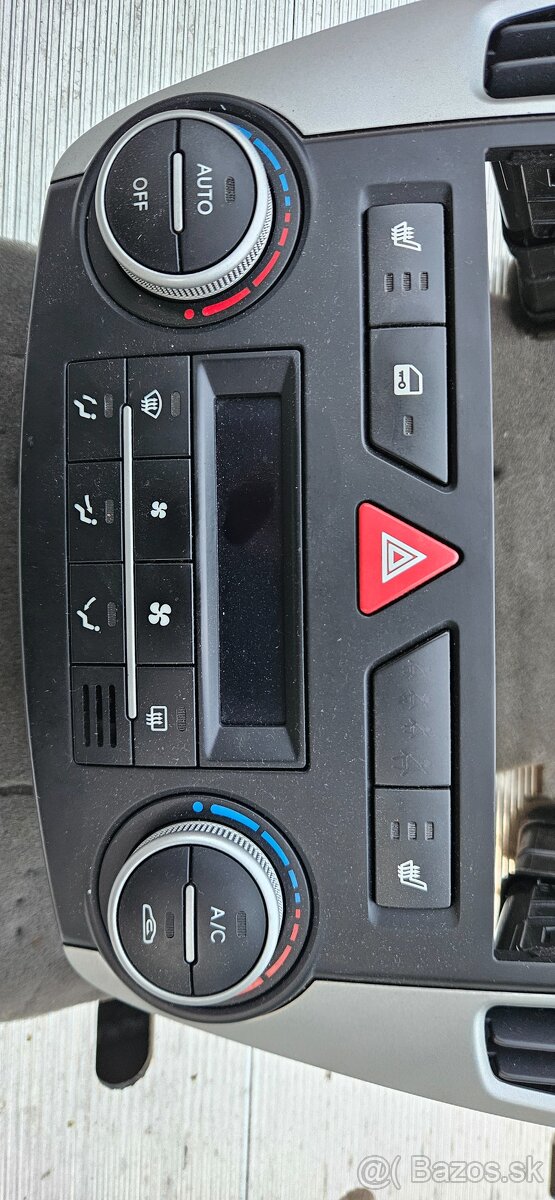 Stredovi panel Kia Ceed. - 6