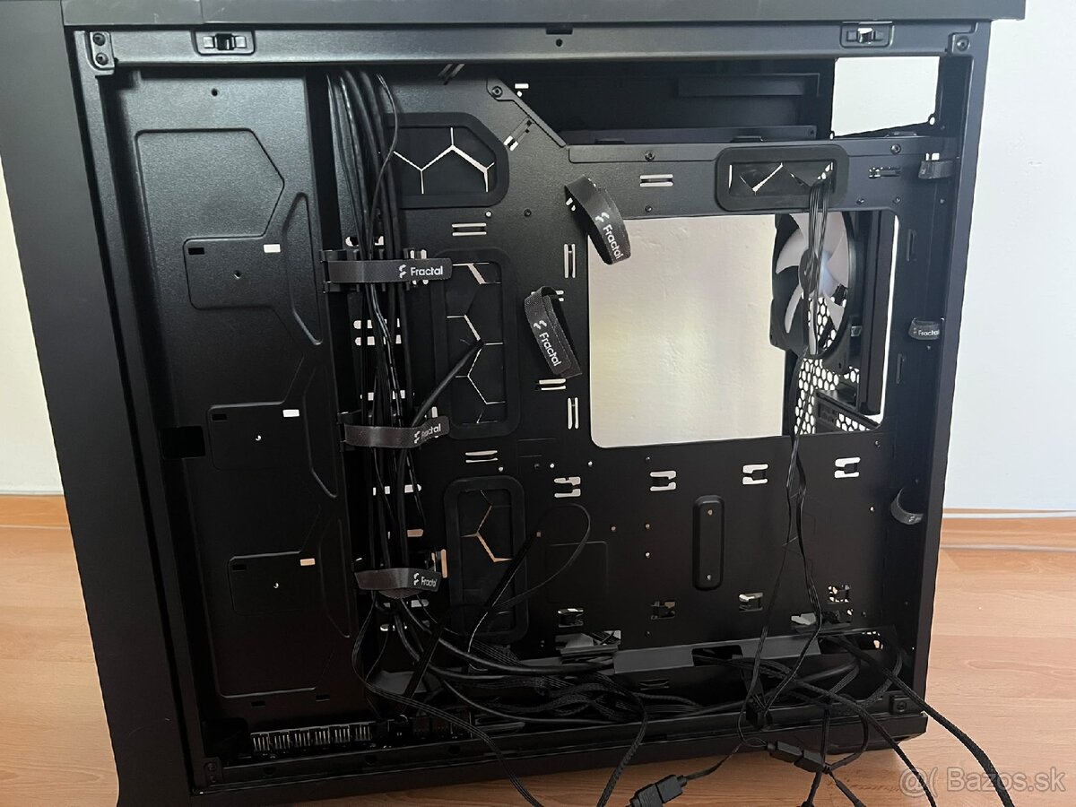 Pc skrinka Fractal design Torrent - 6