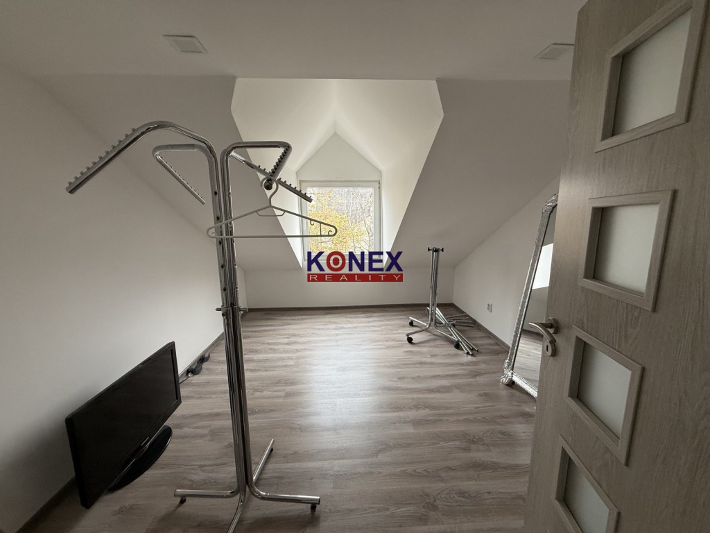 NA PREDAJ – Priestranný poschodový rodinný dom HRAŇ - 6