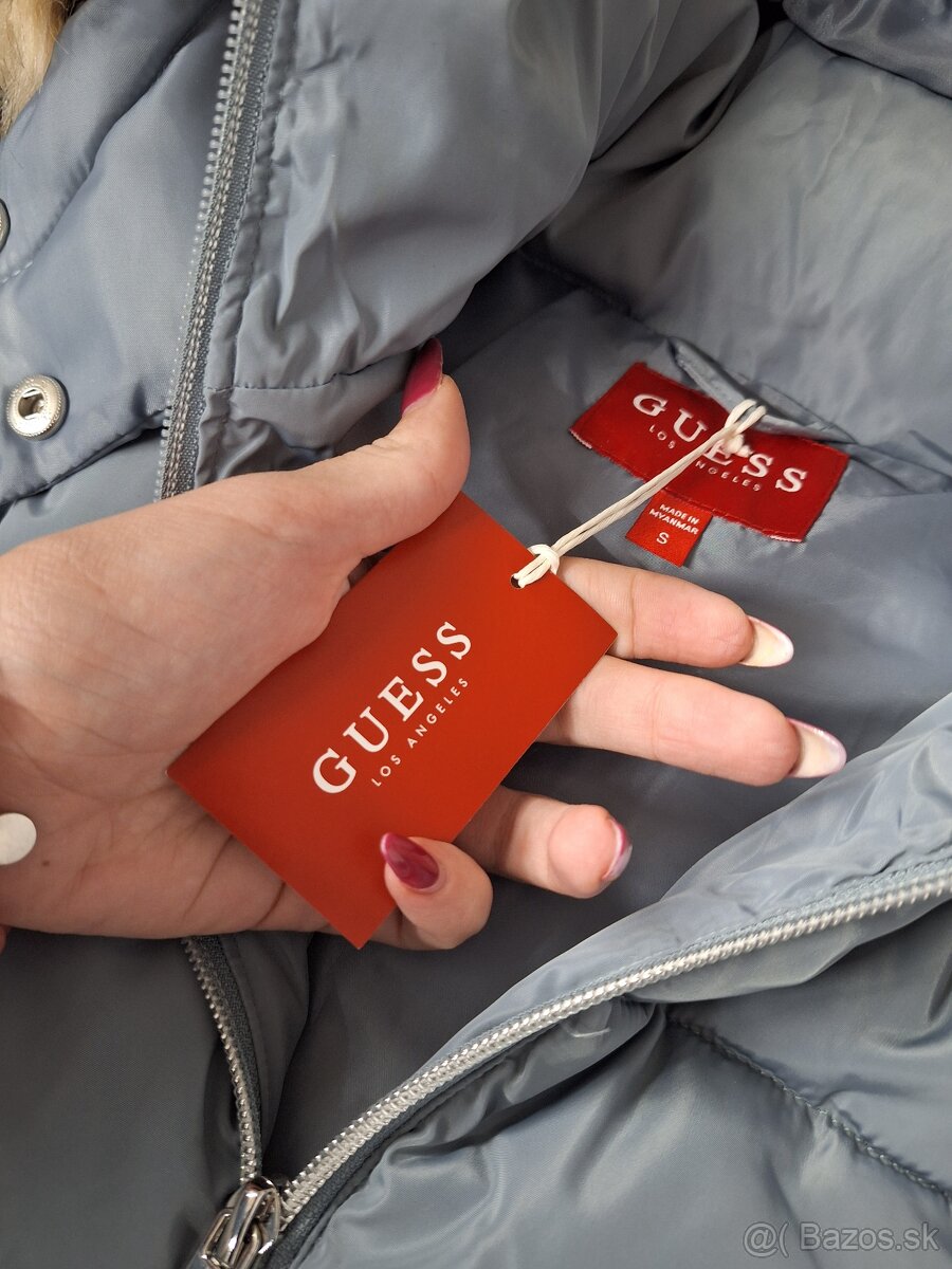 Guess bunda s opaskom,kapucňou a huňatou kožušinou - 6