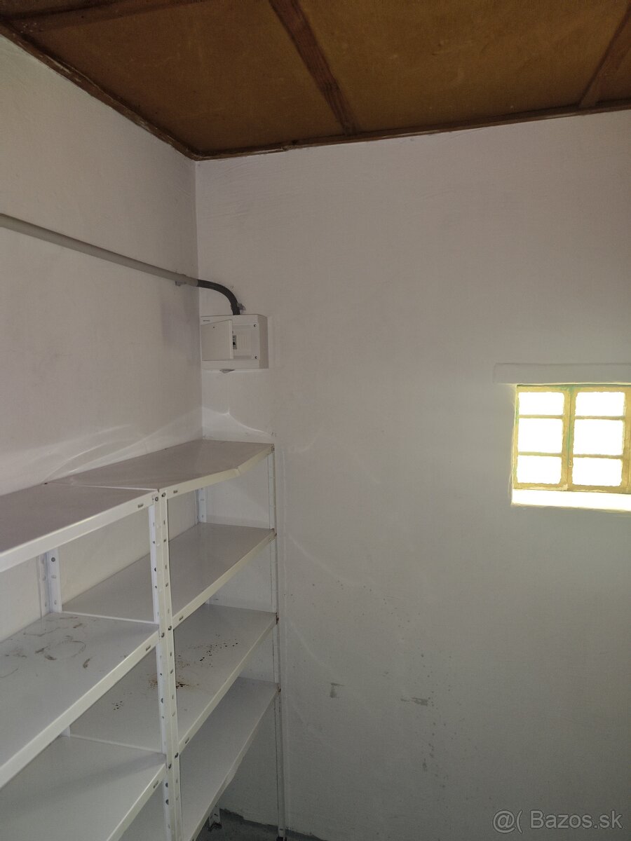 Garáž s elektrikou a jamou - 6