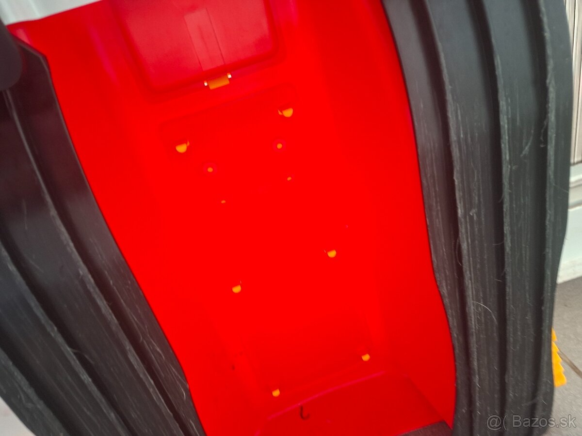 Boby s volantom do snehu - 6