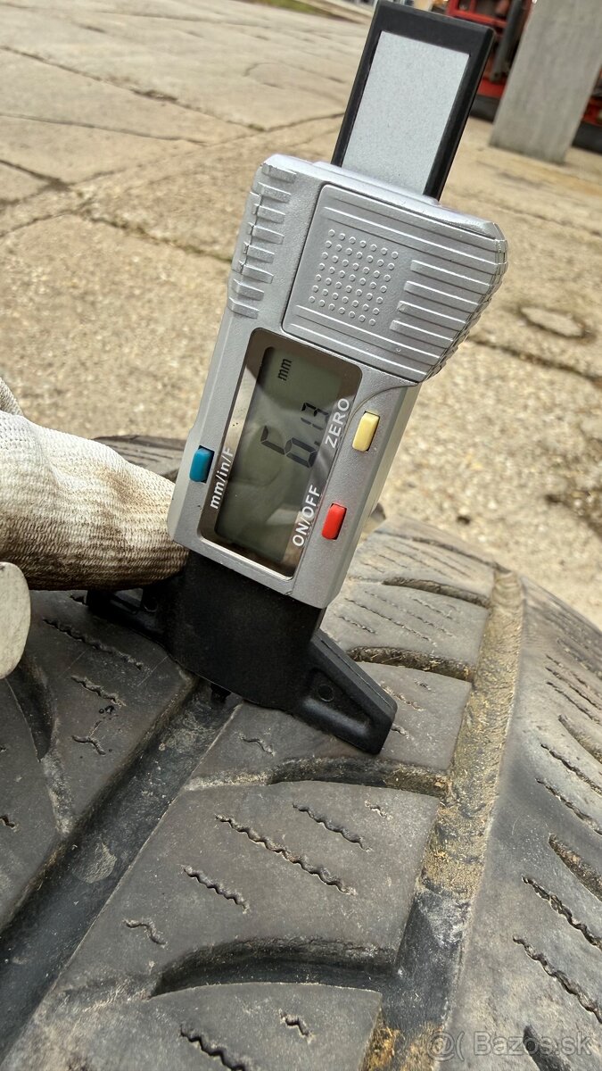 Predám 2x zimné pneumatiky Yokohama WY01 215/65 R16C (109/10 - 6