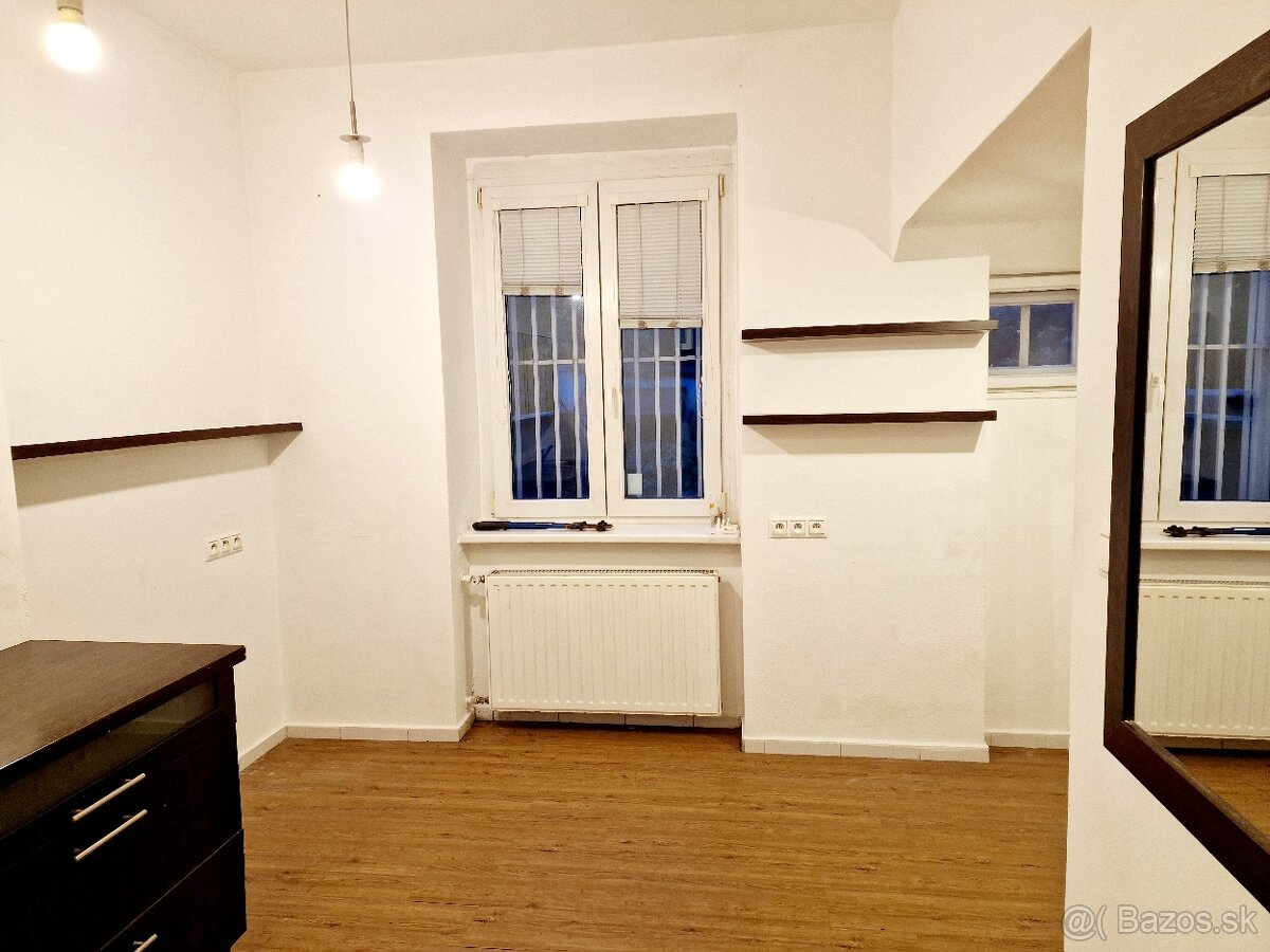 Prenajmem nebytový priestor v starom meste BA na Žilinskej - 6