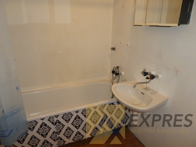 RK EXPRES - na predaj 1 izbový byt v Handlovej, ul. Mostná. - 6