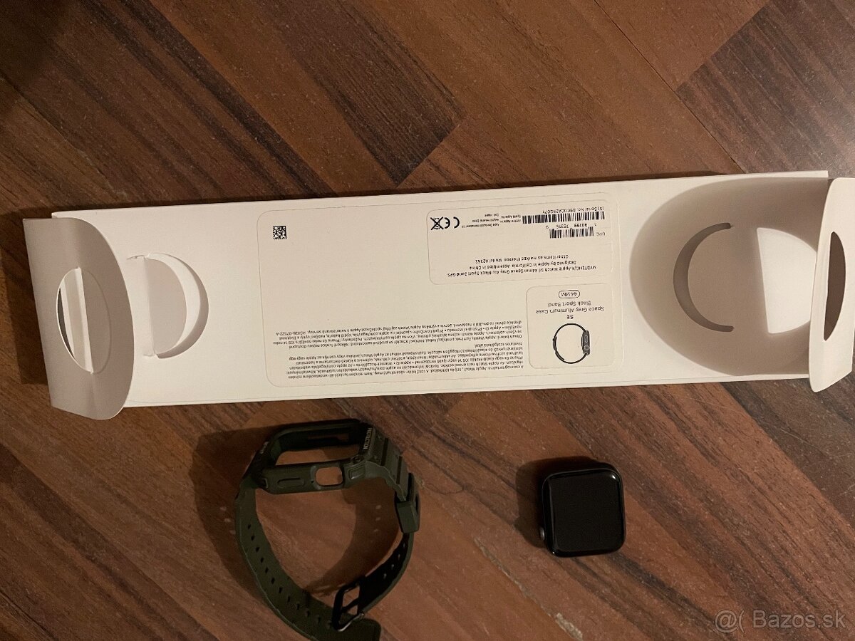 44mm Apple watch SE - 6