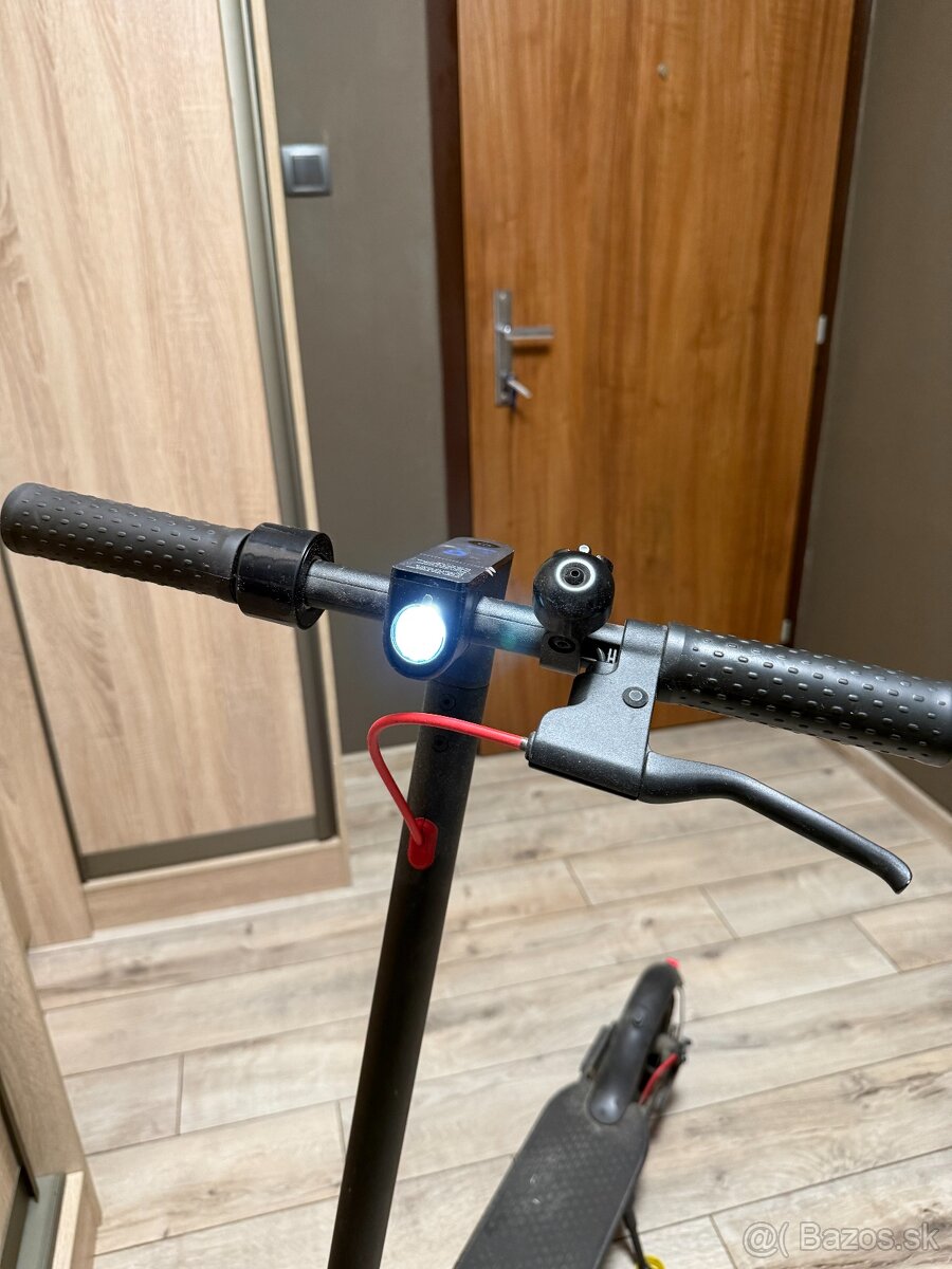 Xiaomi Mi Electric Scooter Pro - 6