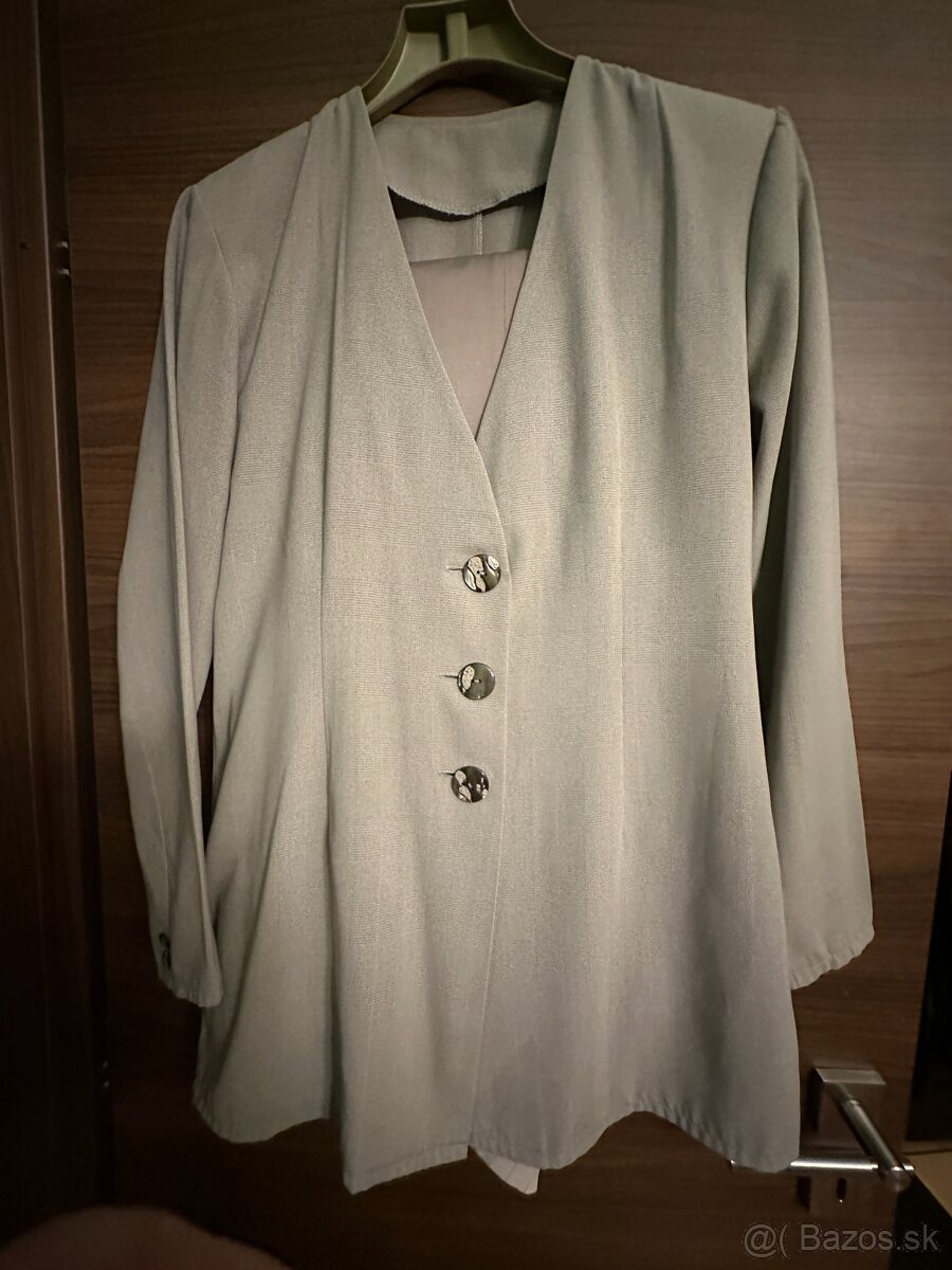 Predám dámske kostýmy pre managerku veľkosť 38 - 6