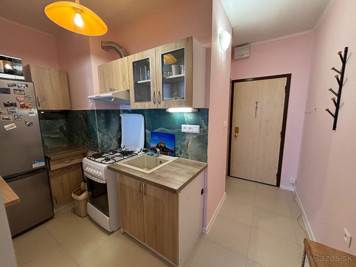 Zariadená garsónka na Saratovskej ulici (JUH) na prenájom - 6