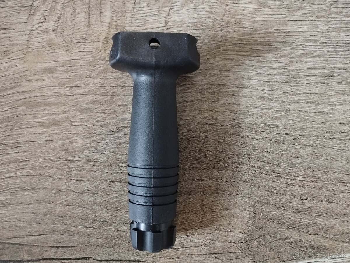 Airsoftová replika M4 - 6