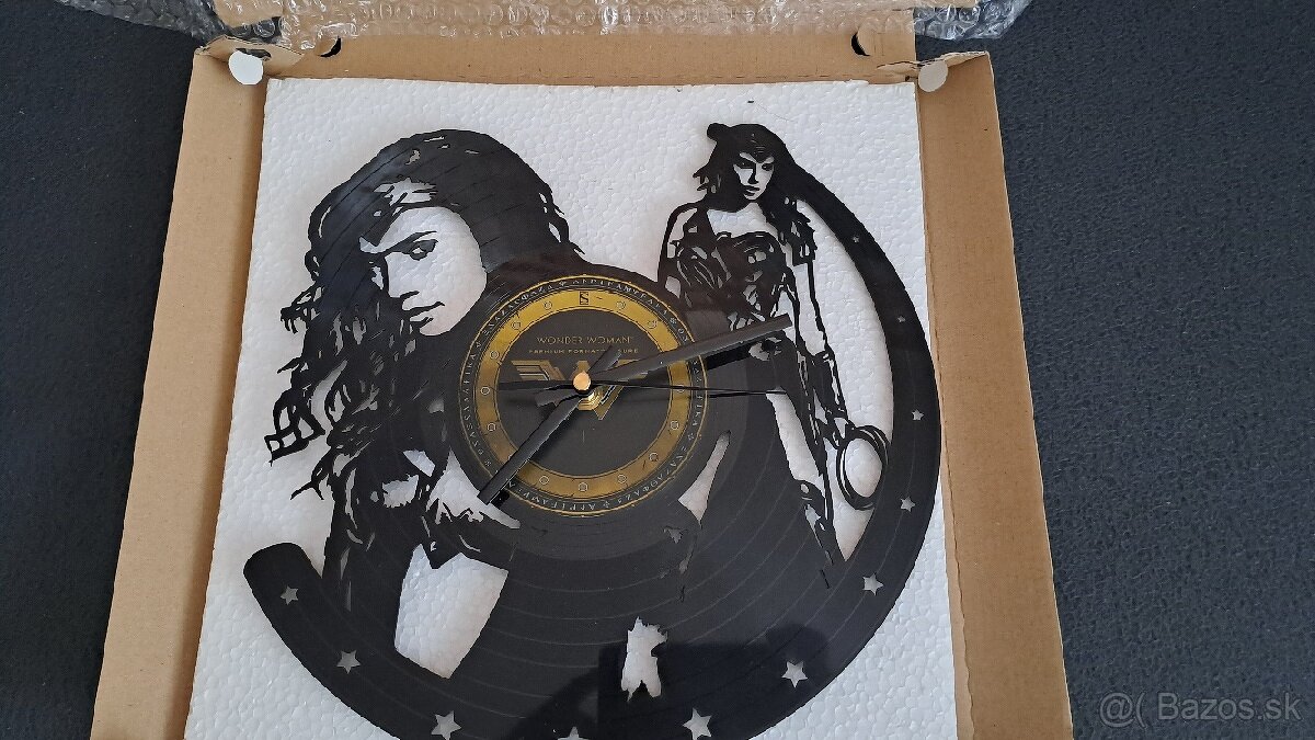 Nastenne hodiny z vinylu Wonder Woman - 6