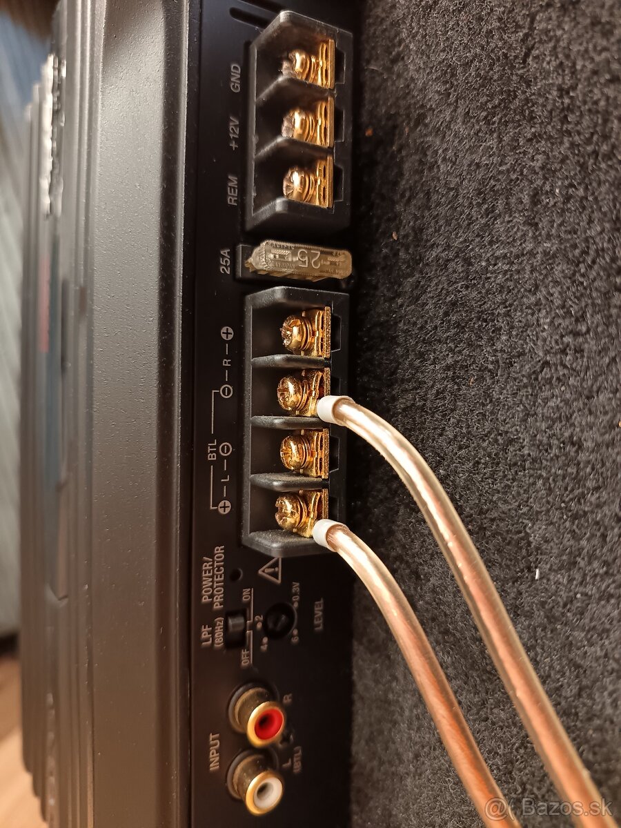 Subwoofer so zosilovačom do auta - 6